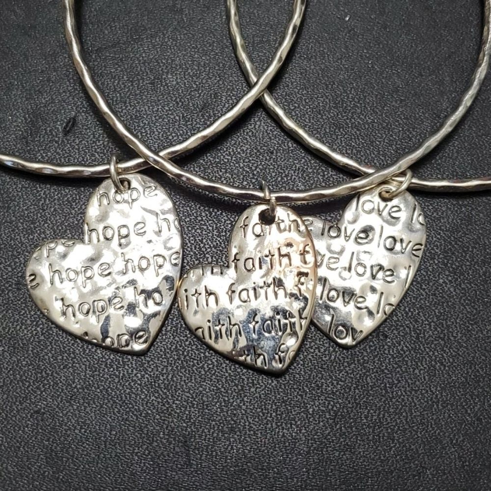 Faith Love and Hope stackable bracelet set approx 8" silver